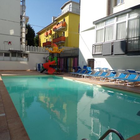 Hotel 2000 Rimini Exterior foto