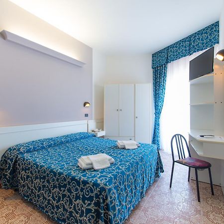 Hotel 2000 Rimini Cameră foto