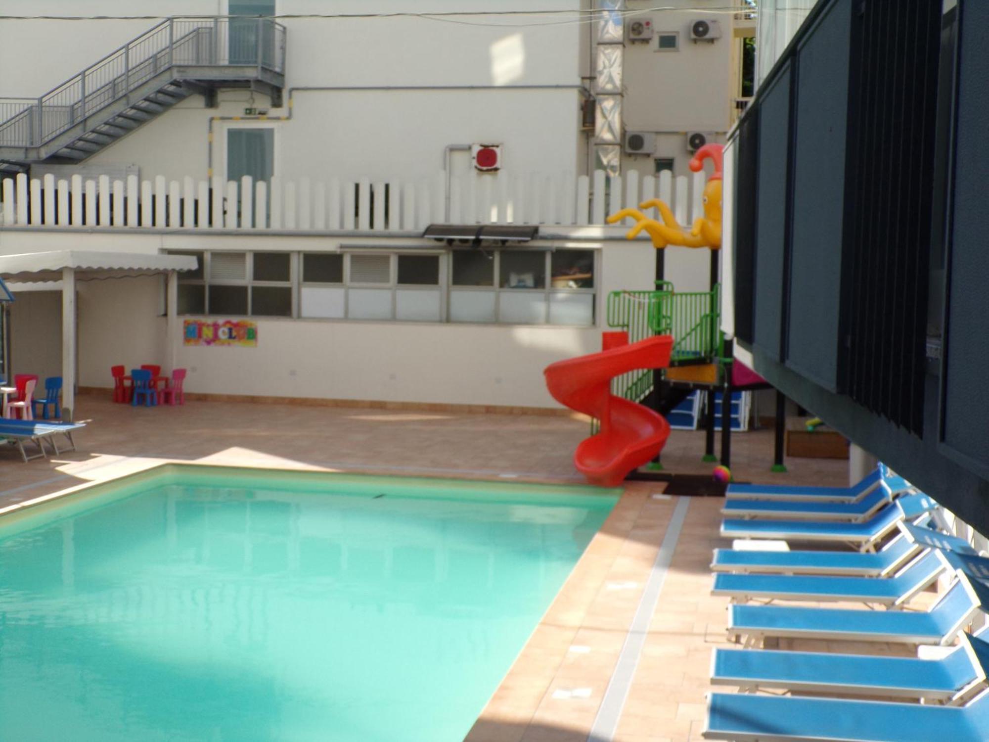Hotel 2000 Rimini Exterior foto