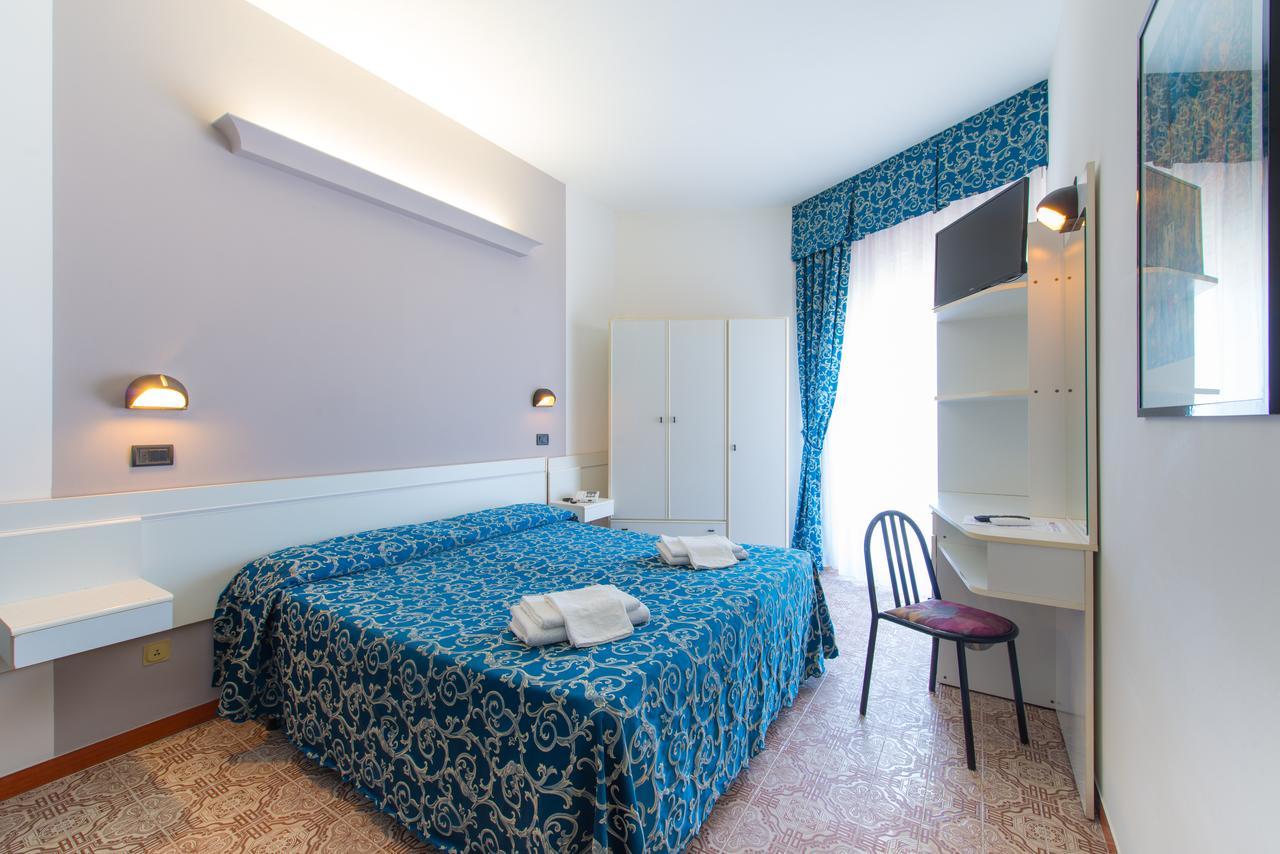 Hotel 2000 Rimini Cameră foto